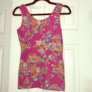 Reversible tank top scoop/v-neck